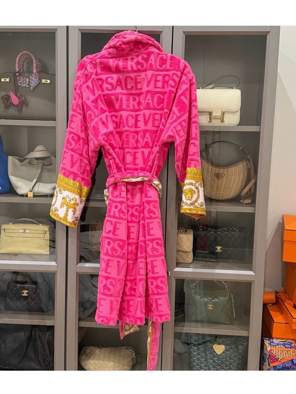 Versace Hot Pink Plush Logo Robe with Gold Baroque Accents - Picture 4 of 12